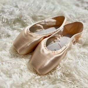 BLOCH Balance European Pointe Shoes